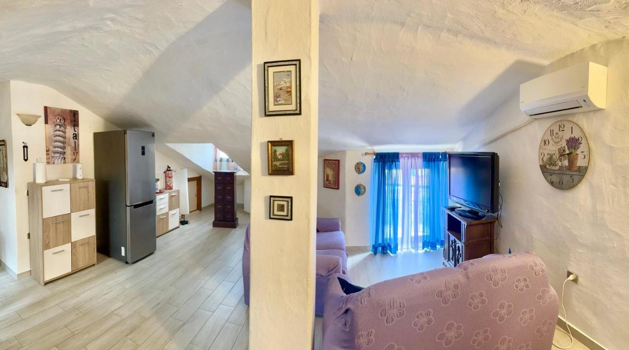 The Quiet Mansard Appartement Olbia Buitenkant foto